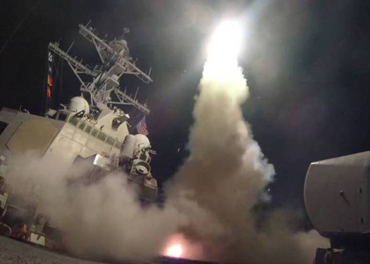 Trump ordena atacar con misiles al régimen sirio Trump ordena atacar con misiles al régimen sirio