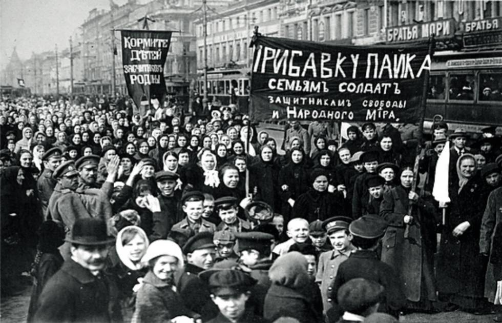 Ciudadanos de San Petersburgo, en los primeros días de la revolución.