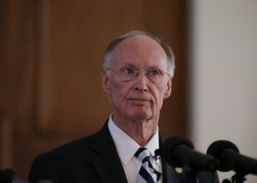 El gobernador de Alabama dimite por un escándalo sexual