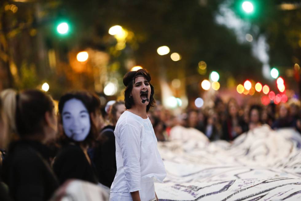 Manifestante en la concentración de Ni Una Menos en Plaza de Mayo.