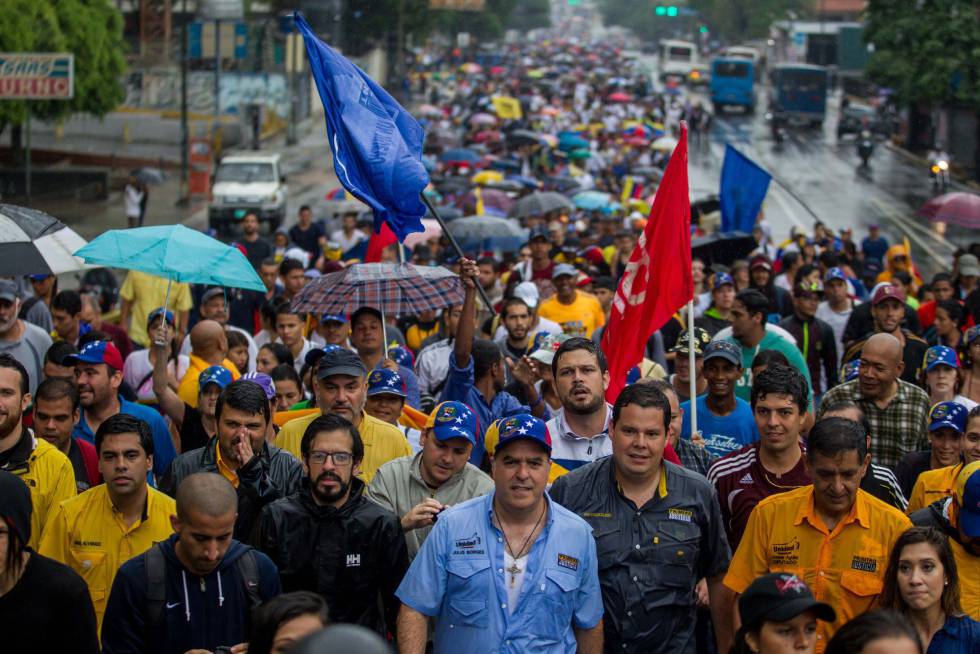 La oposición venezolana recobra el impulso con la protesta en la calle