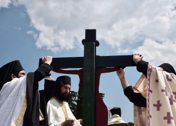A los monjes ‘rebeldes’ les sonríe la fortuna en Grecia