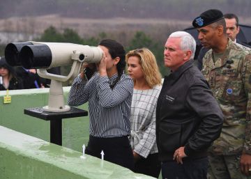 Pence, durante su visita a la Zona Desmilitarizada.