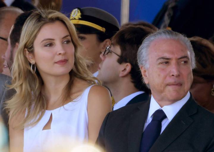 La intimidad del móvil de la primera dama brasileña La intimidad del móvil de la primera dama brasileña