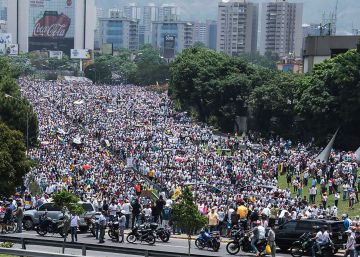 La oposición venezolana apuesta al desgaste en las calles del Gobierno