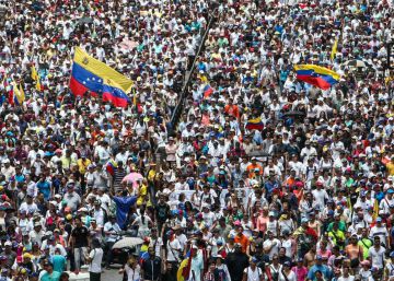 La oposición venezolana opta por la movilización permanente en la calle