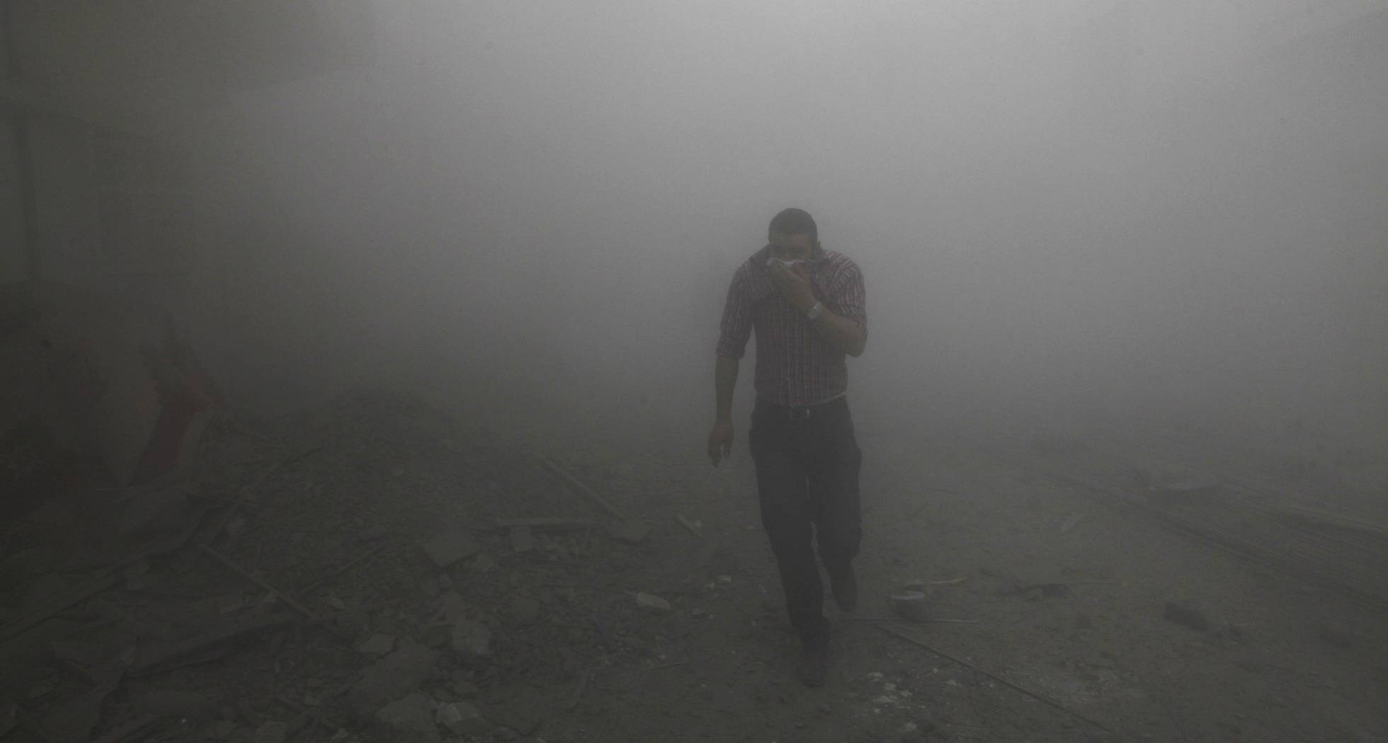 Ataque lanzado desde un avión de combate del régimen sirio en Raqa, en 2013. rn