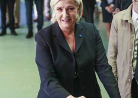 Francia abre una era política con profundas fracturas