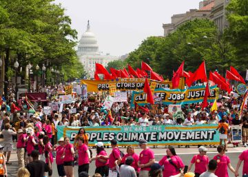 Miles de personas salen a la calle en Washington en defensa del clima Miles de personas salen a la calle en Washington en defensa del clima
