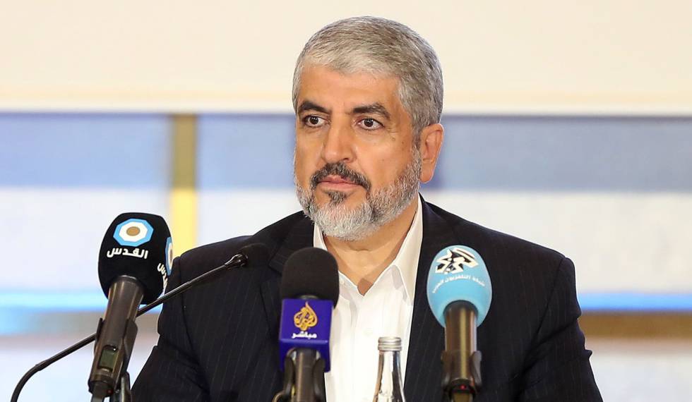 El líder político de Hamás, Jaled Meshal, presenta los nuevos estatutos en Doha (Qatar).