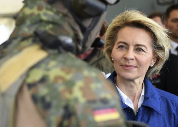 La ministra de Defensa alemana cancela su viaje a EE UU por el caso del soldado ultraderechista La ministra de Defensa alemana cancela su viaje a EE UU por el caso del soldado ultraderechista