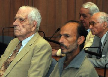 El Supremo argentino suaviza por primera vez la pena de un represor de la dictadura militar El Supremo argentino suaviza por primera vez la pena de un represor de la dictadura militar