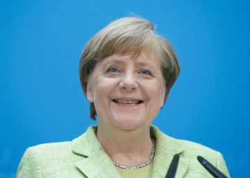 Merkel promete ayudar a Macron en la lucha contra el paro Merkel promete ayudar a Macron en la lucha contra el paro