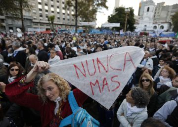 Ato reúne milhares de argentinos contra sentença favorável a repressores Ato reúne milhares de argentinos contra sentença favorável a repressores