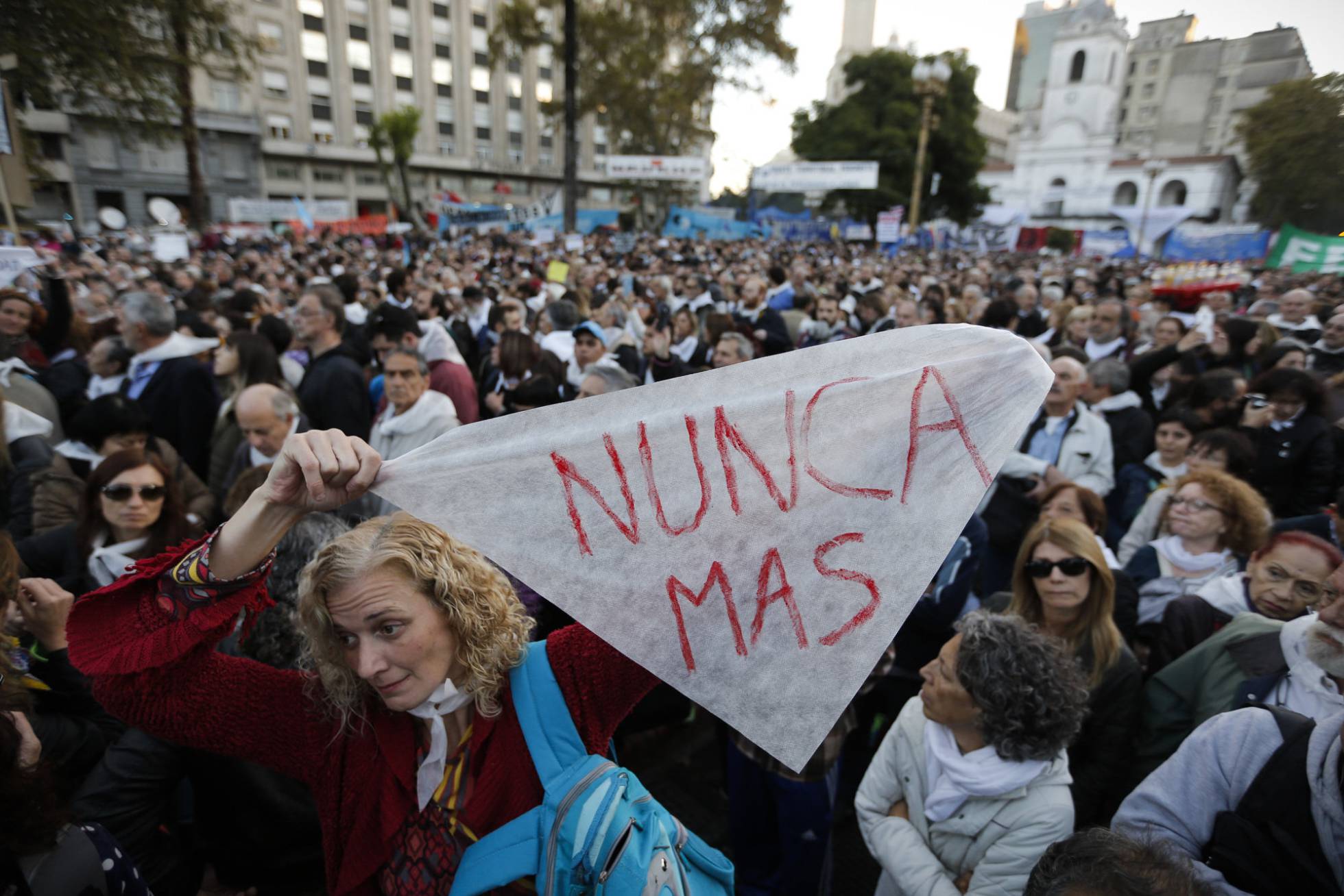 Argentina: Ato reúne milhares contra sentença favorável a repressores