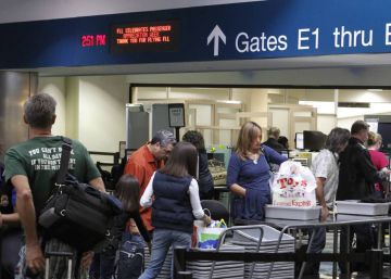 EE UU y Europa debaten si prohibir ordenadores y tabletas en la cabina del avión EE UU y Europa debaten si prohibir ordenadores y tabletas en la cabina del avión