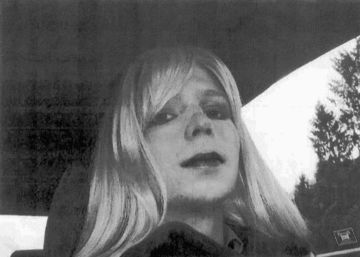 Chelsea Manning con una peluca en una fotografía sin fecha y tomada antes de ser encarcelada 