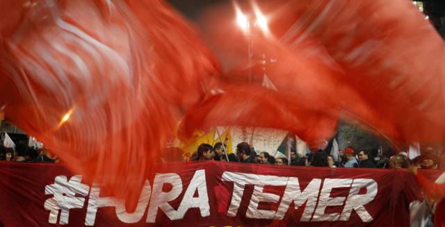 Manifestantes protestan contra el presidente Temer en Sao Paulo.