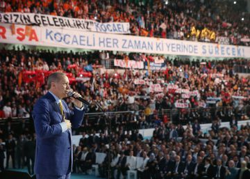 Erdogan retoma las riendas de su partido por aclamación Erdogan retoma las riendas de su partido por aclamación