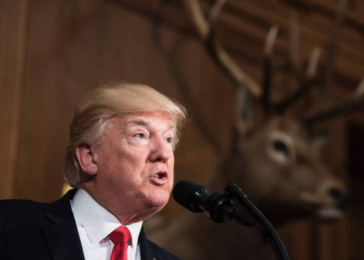 Trump ordena reducir los impuestos a los más ricos y a las empresas Trump ordena reducir los impuestos a los más ricos y a las empresas