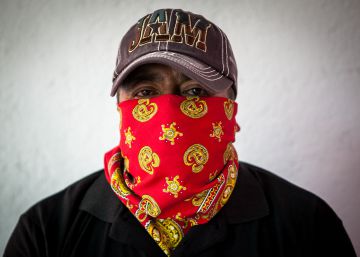 “Antes, como policía, ganaba 270 dólares al mes. Ahora, con el combustible, puedo sacar hasta 50.000” “Antes, como policía, ganaba 270 dólares al mes. Ahora, con el combustible, puedo sacar hasta 50.000”