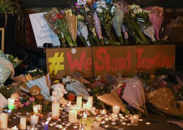 El Gobierno británico cree que “probablemente” el terrorista de Mánchester no actuó solo El Gobierno británico cree que “probablemente” el terrorista de Mánchester no actuó solo