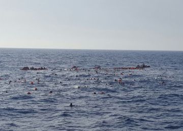 Almenys 34 morts i 1.800 migrants rescatats en una operació massiva al Mediterrani