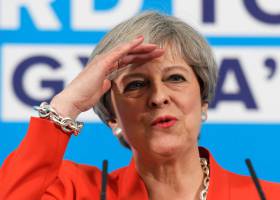 El demencial impuesto de May a la demencia