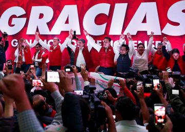 El PRI retiene el poder en el Estado de México entre acusaciones de fraude y evidentes signos de desgaste El PRI retiene el poder en el Estado de México entre acusaciones de fraude y evidentes signos de desgaste