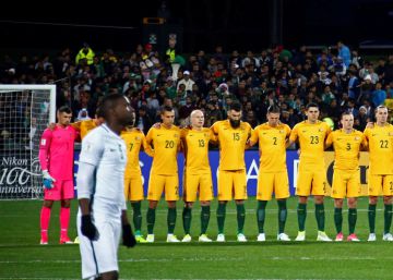 Minuto de silencio antes del encuentro de fútbol Australia-Arabia Saudí