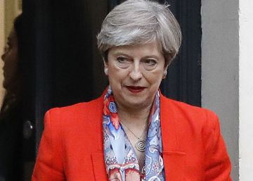 May guanya sense majoria absoluta i Corbyn demana la seva dimissió May guanya sense majoria absoluta i Corbyn demana la seva dimissió