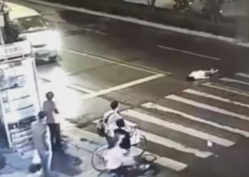 El doble atropello de una mujer en China aviva el debate de la falta de valores El doble atropello de una mujer en China aviva el debate de la falta de valores