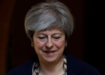 May se enreda en su búsqueda de Gobierno y lucha por su superviviencia May se enreda en su búsqueda de Gobierno y lucha por su superviviencia