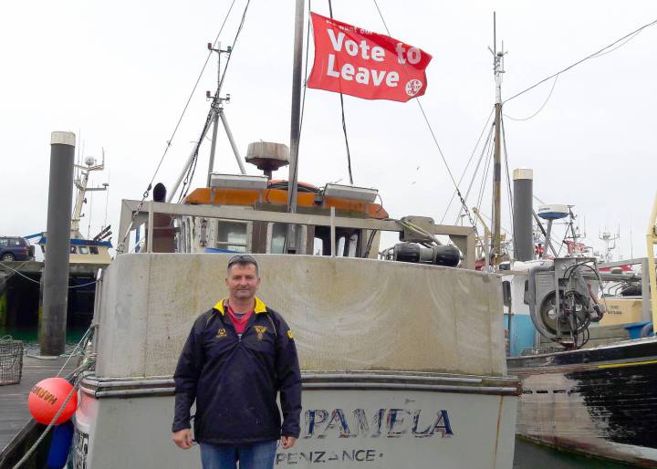 Los pescadores británicos enarbolan la bandera del ‘Brexit’ Los pescadores británicos enarbolan la bandera del ‘Brexit’