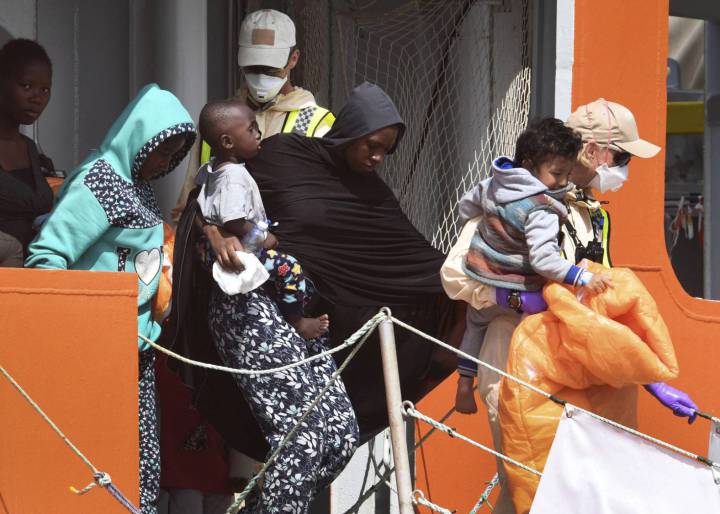 La crisis migratoria se agrava y desborda a Italia La crisis migratoria se agrava y desborda a Italia