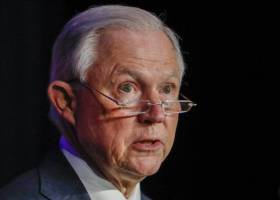 El fiscal general de EEUU considera una “mentira abominable y detestable” su implicación en la trama rusa