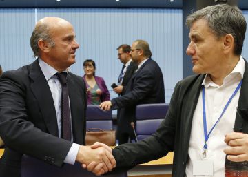 España amenaza con vetar el rescate a Grecia si no da inmunidad a un ‘hombre de negro’ español España amenaza con vetar el rescate a Grecia si no da inmunidad a un ‘hombre de negro’ español