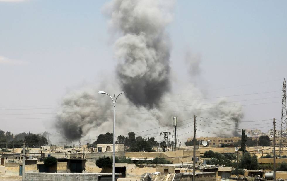 Explosión en Raqa en la ofensiva del domingo de las fuerzas kurdas aliadas de EE UU.
