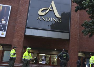 Atentado em shopping de Bogotá deixa ao menos três mortos e vários feridos Atentado em shopping de Bogotá deixa ao menos três mortos e vários feridos