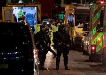 Um homem é preso após atropelar pedestres com uma van em Londres