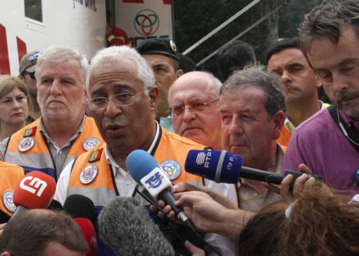 El Gobierno portugués sufre las primeras críticas por la tragedia El Gobierno portugués sufre las primeras críticas por la tragedia