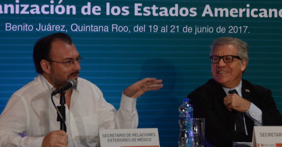El secretario de Relaciones Exteriores, Luis Videgaray, y el secretario general de la OEA, Luis Almagro.