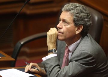 El fujimorismo obliga a renunciar al ministro de Economía de Perú El fujimorismo obliga a renunciar al ministro de Economía de Perú