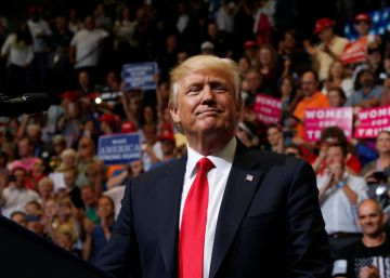 Trump quer que muro na fronteira com o México seja um painel solar Trump quer que muro na fronteira com o México seja um painel solar