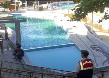 Cinco personas mueren electrocutadas en un parque acuático de Turquía Cinco personas mueren electrocutadas en un parque acuático de Turquía
