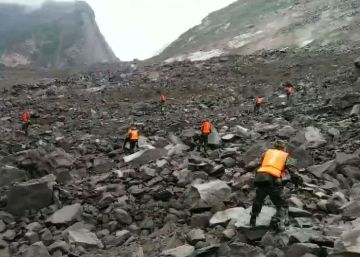 Un deslizamiento de tierra sepulta una aldea en China Un deslizamiento de tierra sepulta una aldea en China