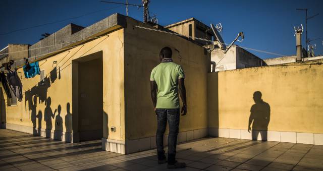 El nigeriano Ammar, de 17 años, vivió dos meses en un centro de inmigrantes controlado por la 'Ndrangheta en Calabria