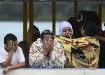 Al menos seis muertos y más de 20 desaparecidos por naufragio de una embarcación en Colombia Al menos seis muertos y más de 20 desaparecidos por naufragio de una embarcación en Colombia