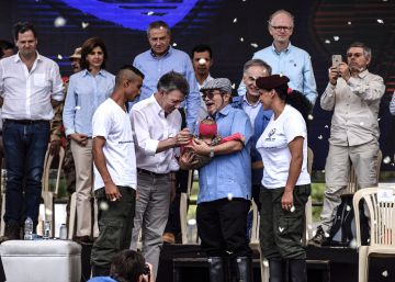 Las FARC escenifican su adiós a las armas Las FARC escenifican su adiós a las armas