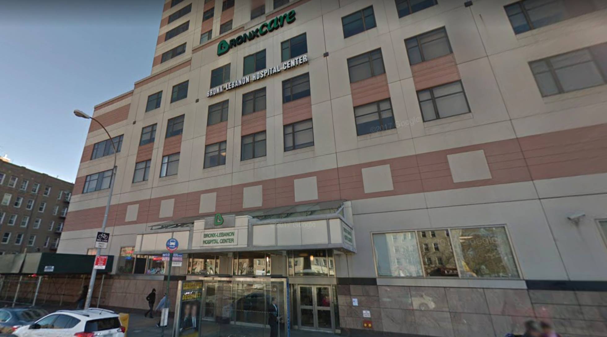 Fachada del hospital en el que este viernes se ha registrado un tiroteo en Nueva York.